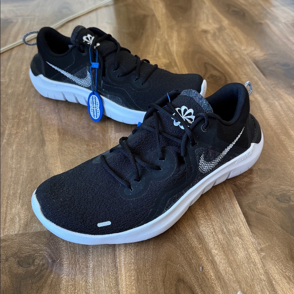 Nike Run Flex Sneakers NWT